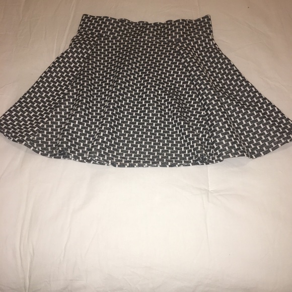 Checkered black and white school girl skirt - Picture 2 of 6